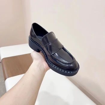 Luxusné jednotnú platformu topánky moccasins ženskej kože v Lete a na Jeseň jeden krok silné päty black british malé kožené topánky